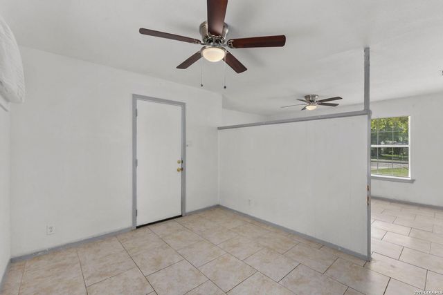 143 Surfrider St, San Antonio, TX 78242