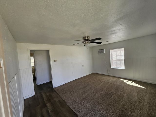216 South Street, Tye, TX 79563