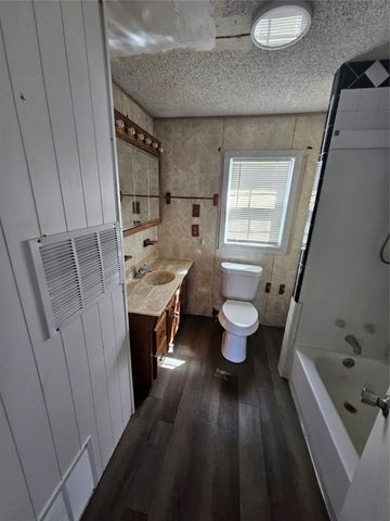 216 South Street, Tye, TX 79563