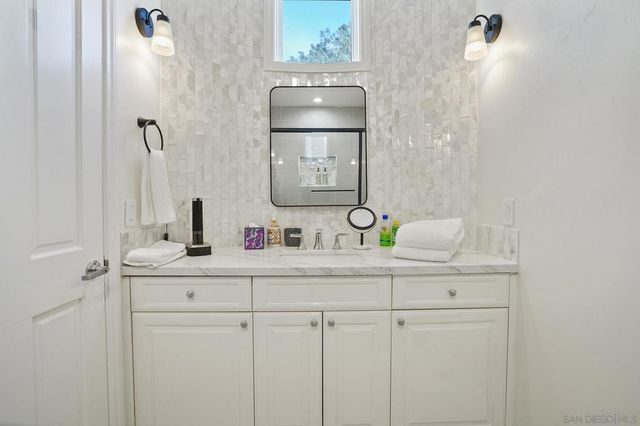 13601 Nogales Drive, Del Mar, CA 92014