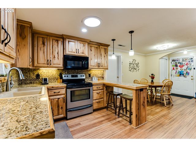 115 SAXON Pl, Junction City, OR 97448