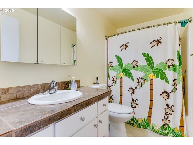 115 SAXON Pl, Junction City, OR 97448