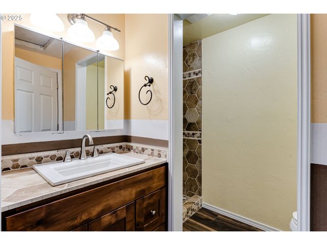 115 SAXON Pl, Junction City, OR 97448