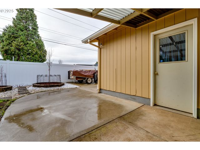 115 SAXON Pl, Junction City, OR 97448