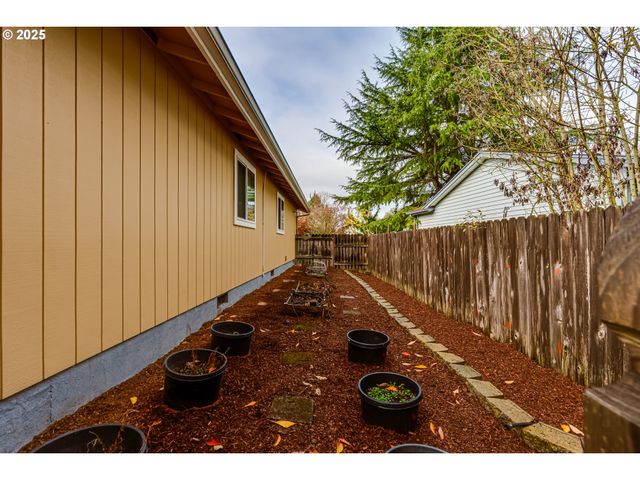115 SAXON Pl, Junction City, OR 97448