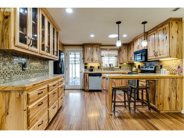 115 SAXON Pl, Junction City, OR 97448