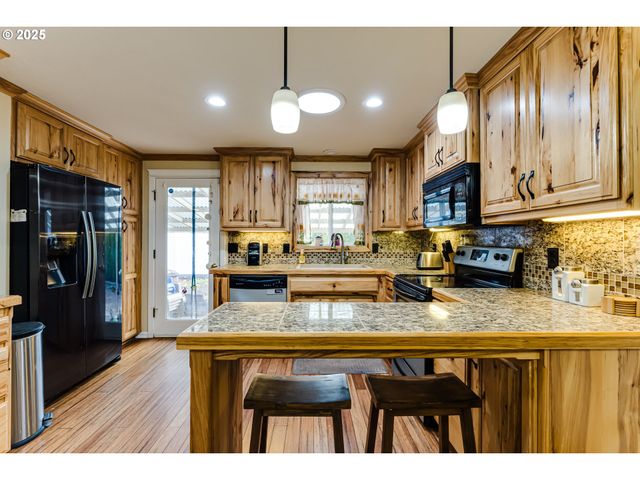 115 SAXON Pl, Junction City, OR 97448