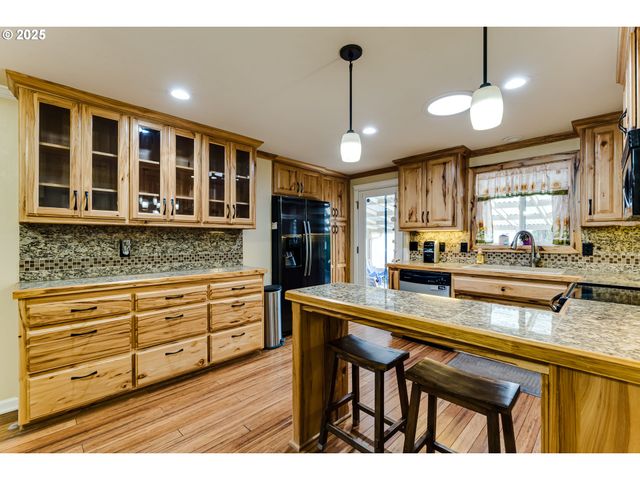 115 SAXON Pl, Junction City, OR 97448