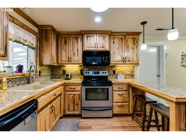115 SAXON Pl, Junction City, OR 97448