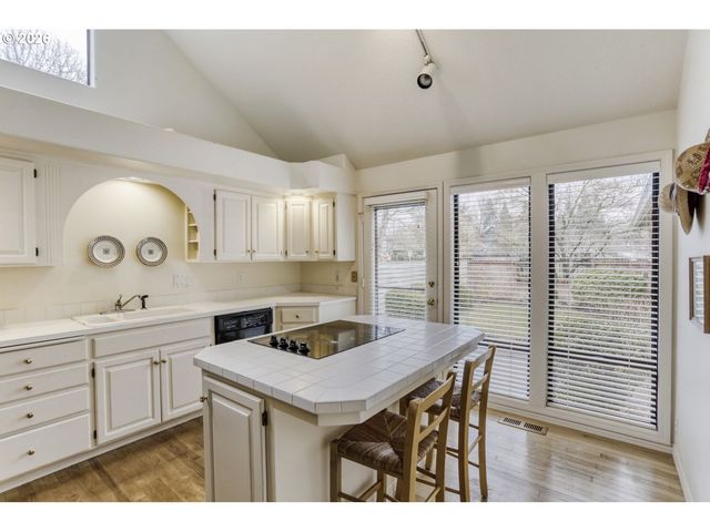 7325 Sw LAKESIDE Dr, Wilsonville, OR 97070