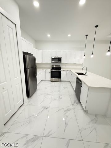 1253 Columbus BLVD, Fort Myers, FL 33913