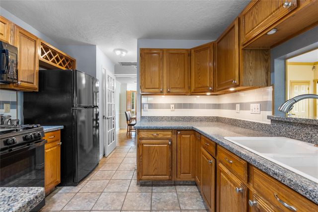 1102 Juniper Canyon Lane, Houston, TX 77062