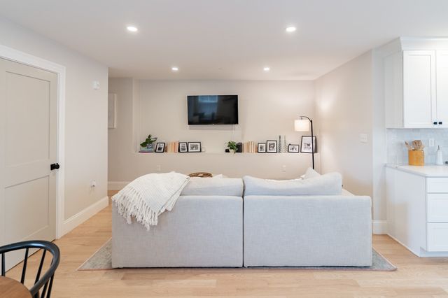 226 Havre St 1, Boston, MA 02128