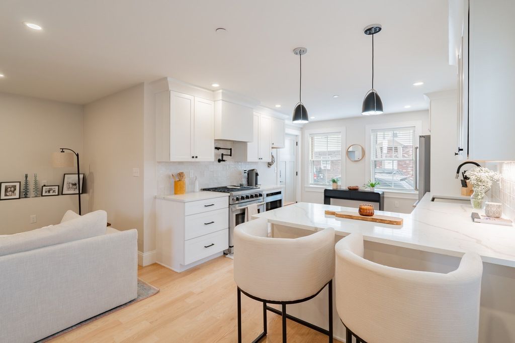 226 Havre St 1, Boston, MA 02128