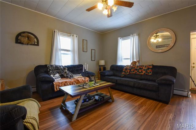 615 E Macoupin Street, Staunton, IL 62088