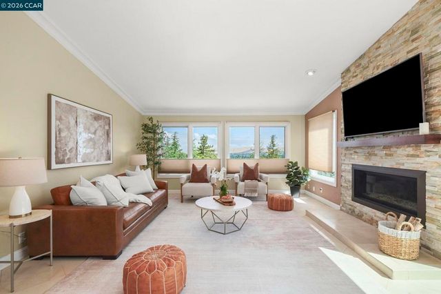5530 Merritt Dr, Concord, CA 94521