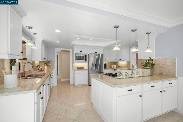 5530 Merritt Dr, Concord, CA 94521