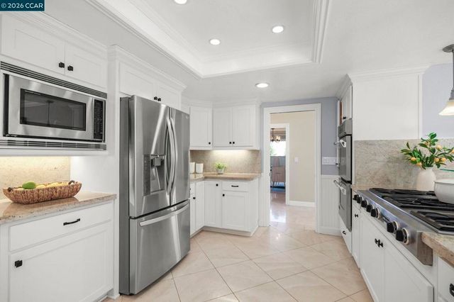 5530 Merritt Dr, Concord, CA 94521