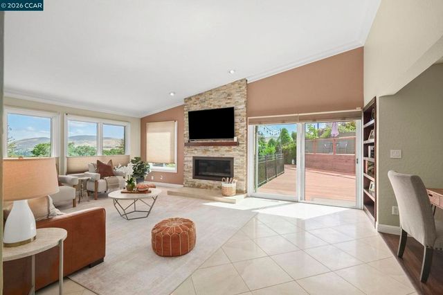5530 Merritt Dr, Concord, CA 94521
