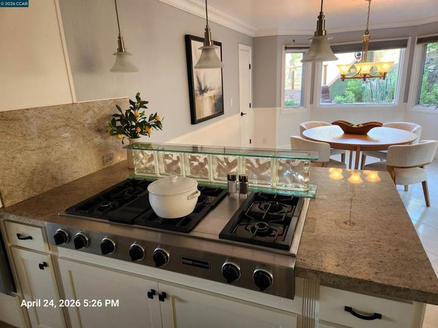 5530 Merritt Dr, Concord, CA 94521