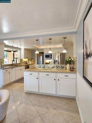 5530 Merritt Dr, Concord, CA 94521