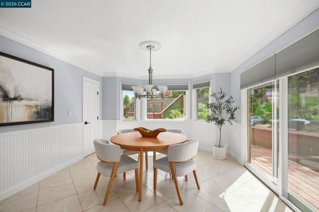 5530 Merritt Dr, Concord, CA 94521