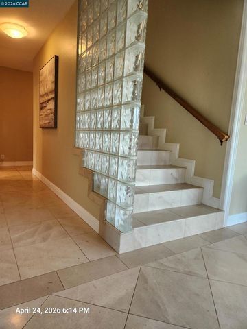 5530 Merritt Dr, Concord, CA 94521
