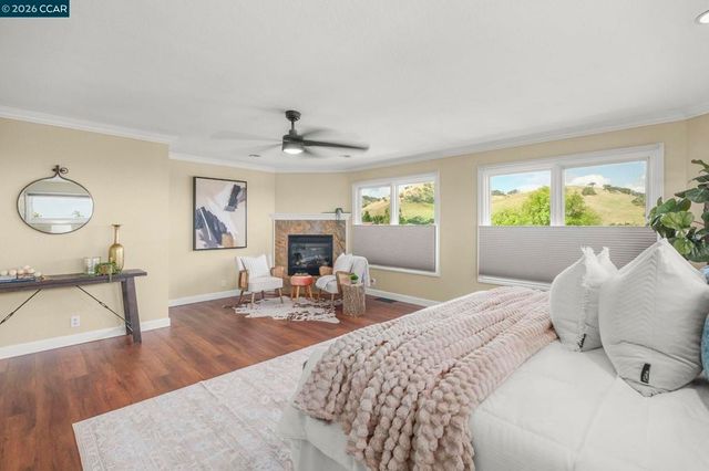 5530 Merritt Dr, Concord, CA 94521