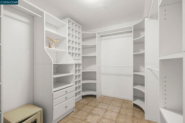 5530 Merritt Dr, Concord, CA 94521