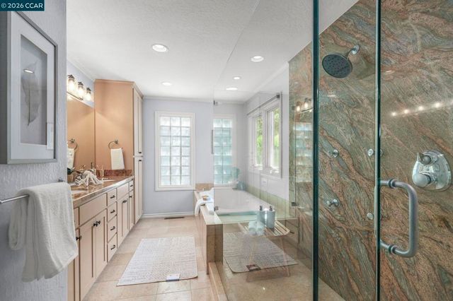 5530 Merritt Dr, Concord, CA 94521