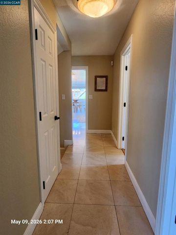 5530 Merritt Dr, Concord, CA 94521