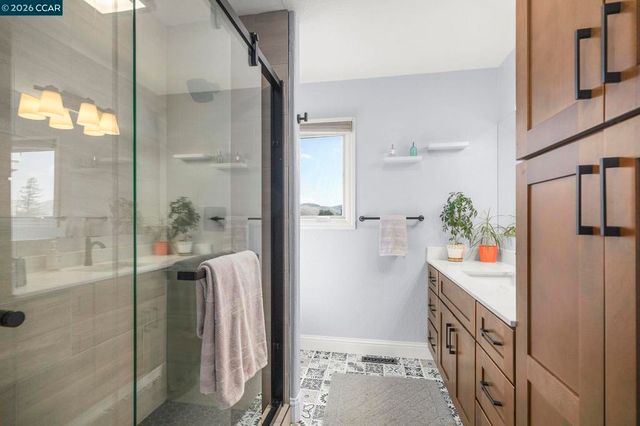 5530 Merritt Dr, Concord, CA 94521