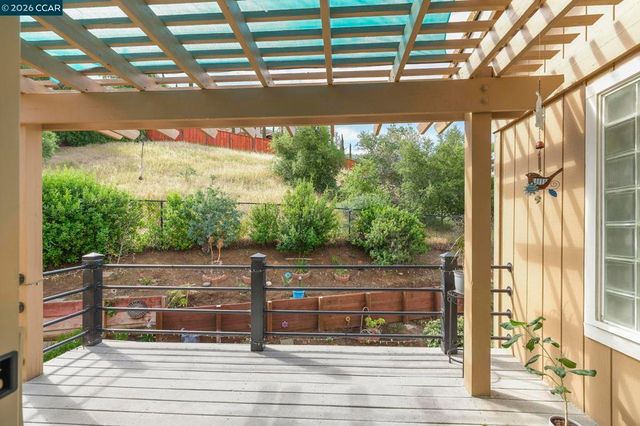 5530 Merritt Dr, Concord, CA 94521
