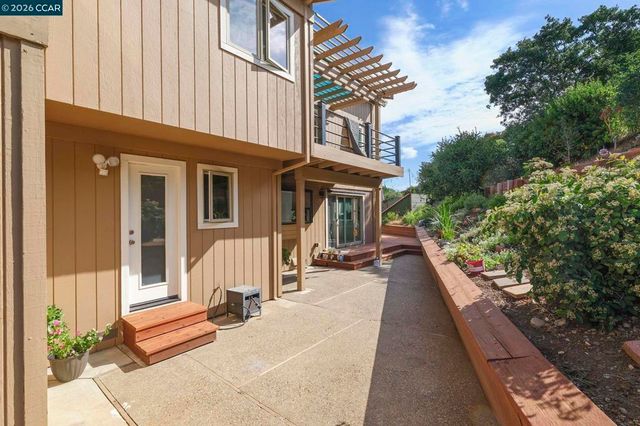 5530 Merritt Dr, Concord, CA 94521