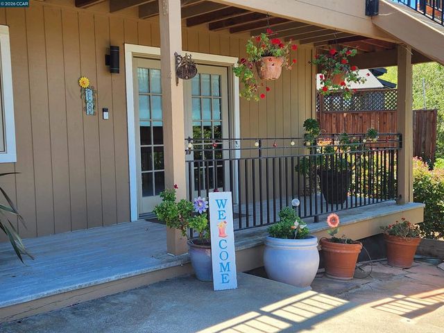 5530 Merritt Dr, Concord, CA 94521