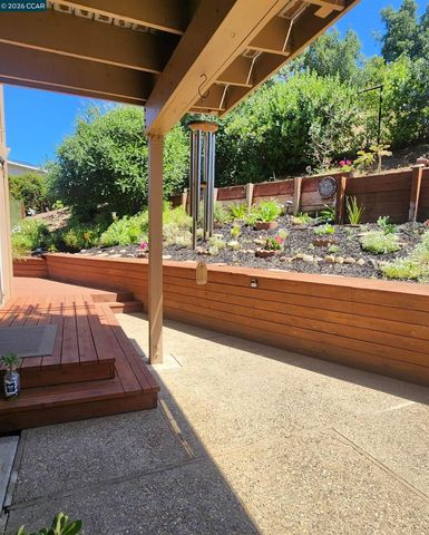 5530 Merritt Dr, Concord, CA 94521