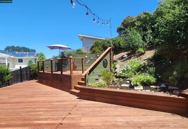 5530 Merritt Dr, Concord, CA 94521