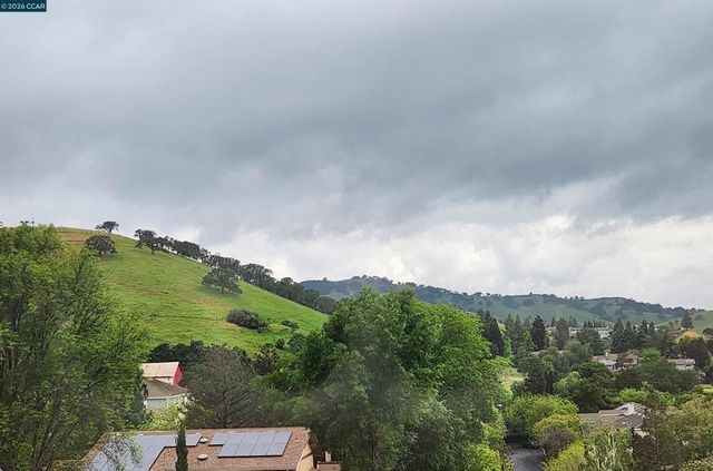 5530 Merritt Dr, Concord, CA 94521
