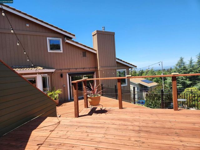 5530 Merritt Dr, Concord, CA 94521