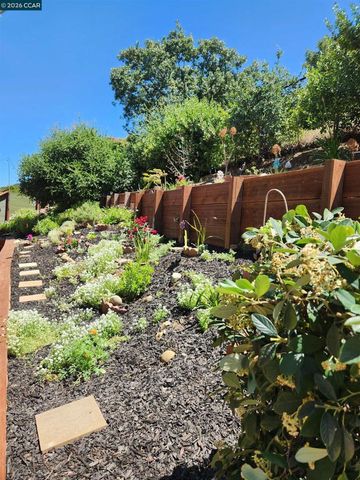 5530 Merritt Dr, Concord, CA 94521