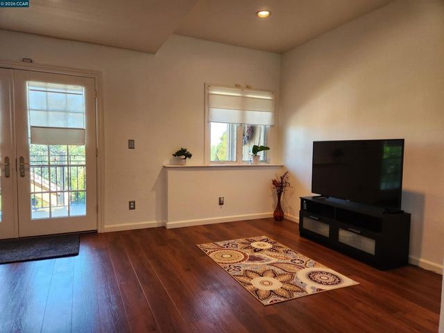 5530 Merritt Dr, Concord, CA 94521