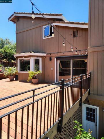 5530 Merritt Dr, Concord, CA 94521