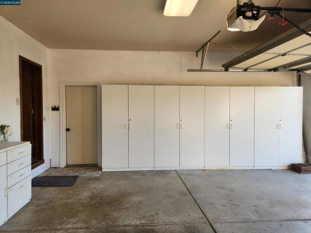 5530 Merritt Dr, Concord, CA 94521