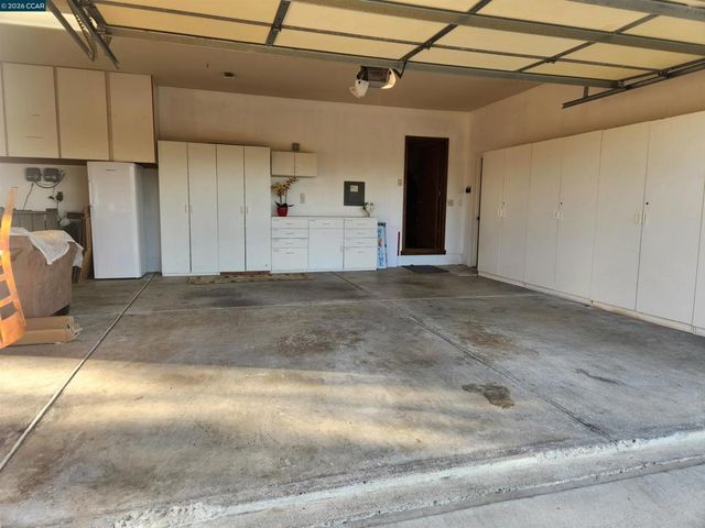 5530 Merritt Dr, Concord, CA 94521