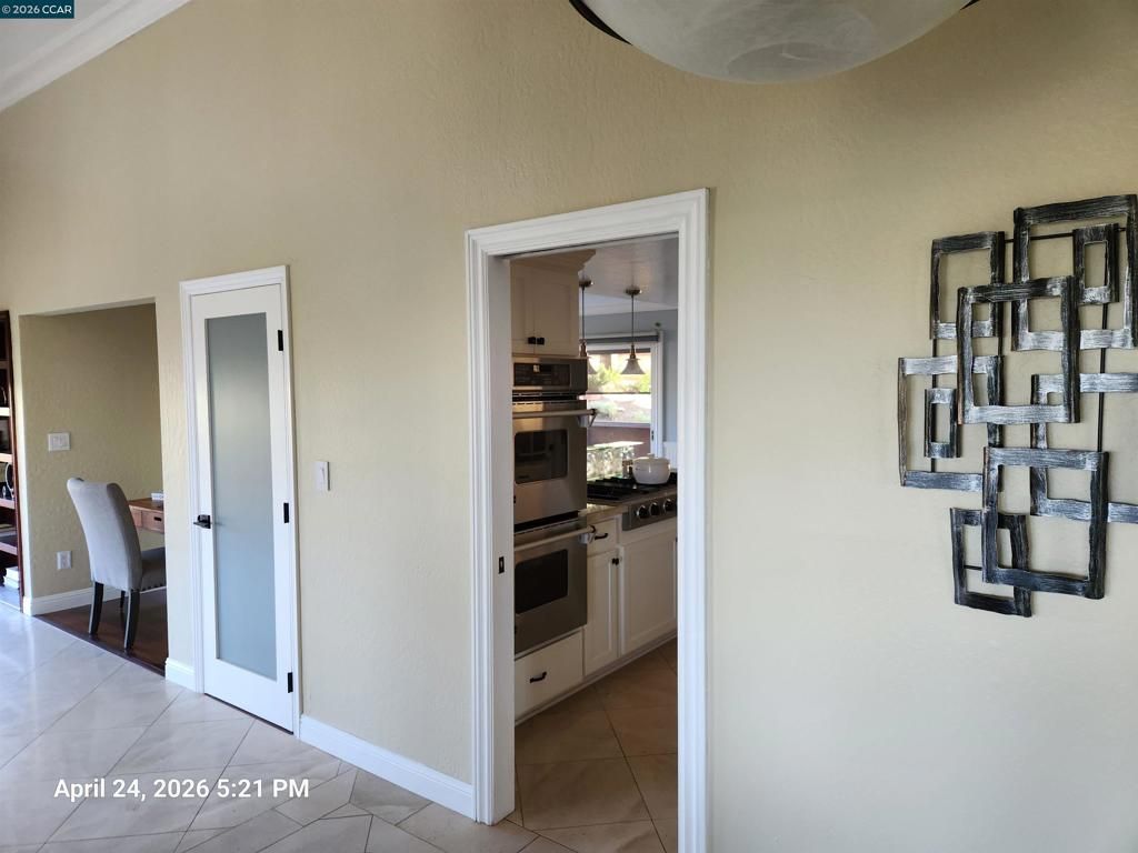 Image 16 of property listing at 5530 Merritt Dr, Concord, CA 94521