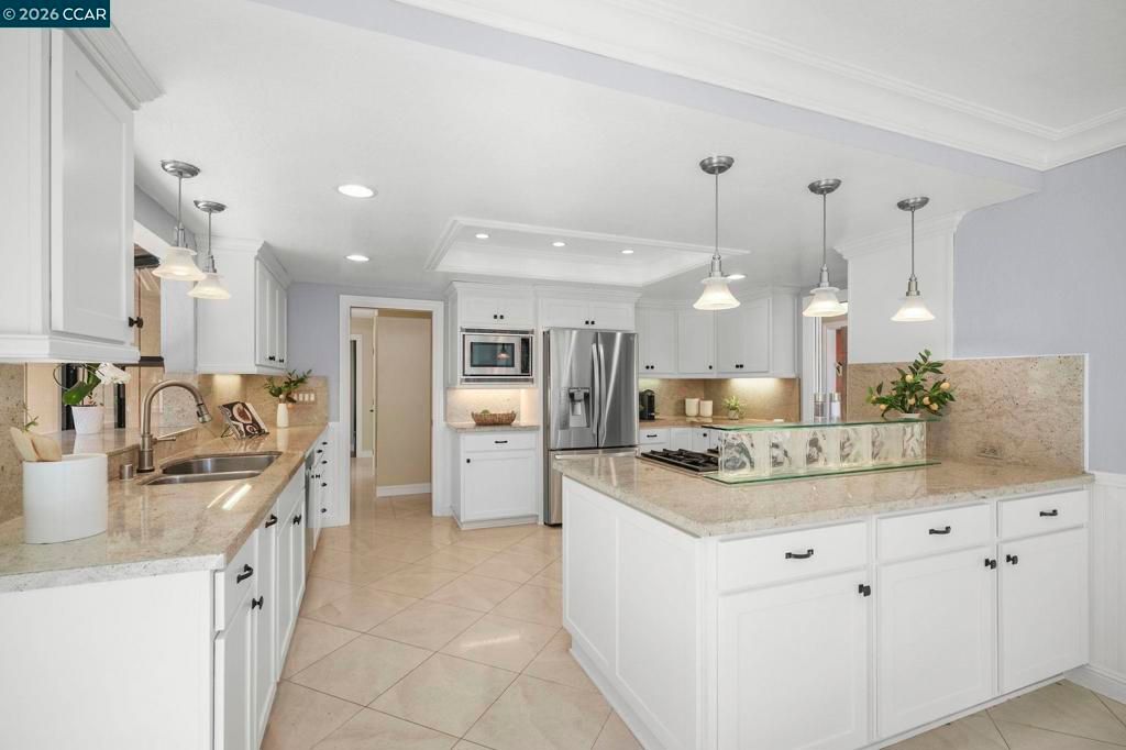 Image 22 of property listing at 5530 Merritt Dr, Concord, CA 94521
