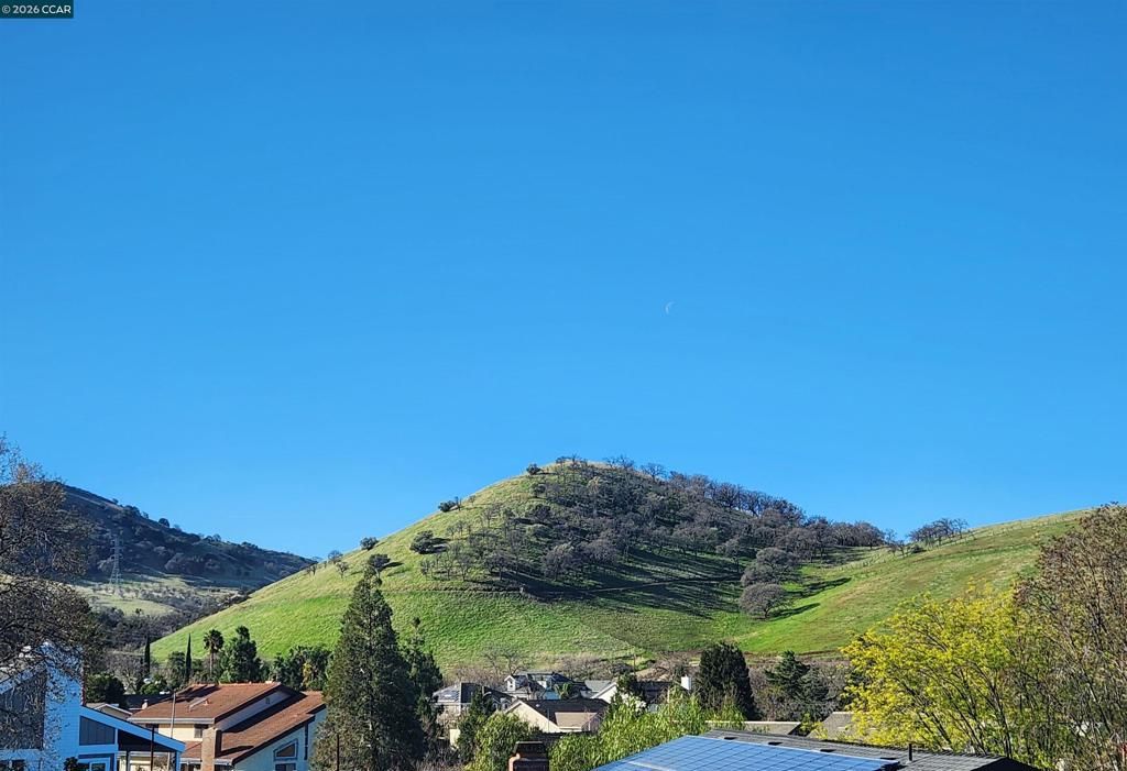 Image 37 of property listing at 5530 Merritt Dr, Concord, CA 94521