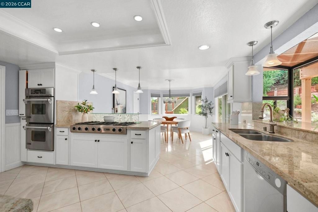 Image 4 of property listing at 5530 Merritt Dr, Concord, CA 94521