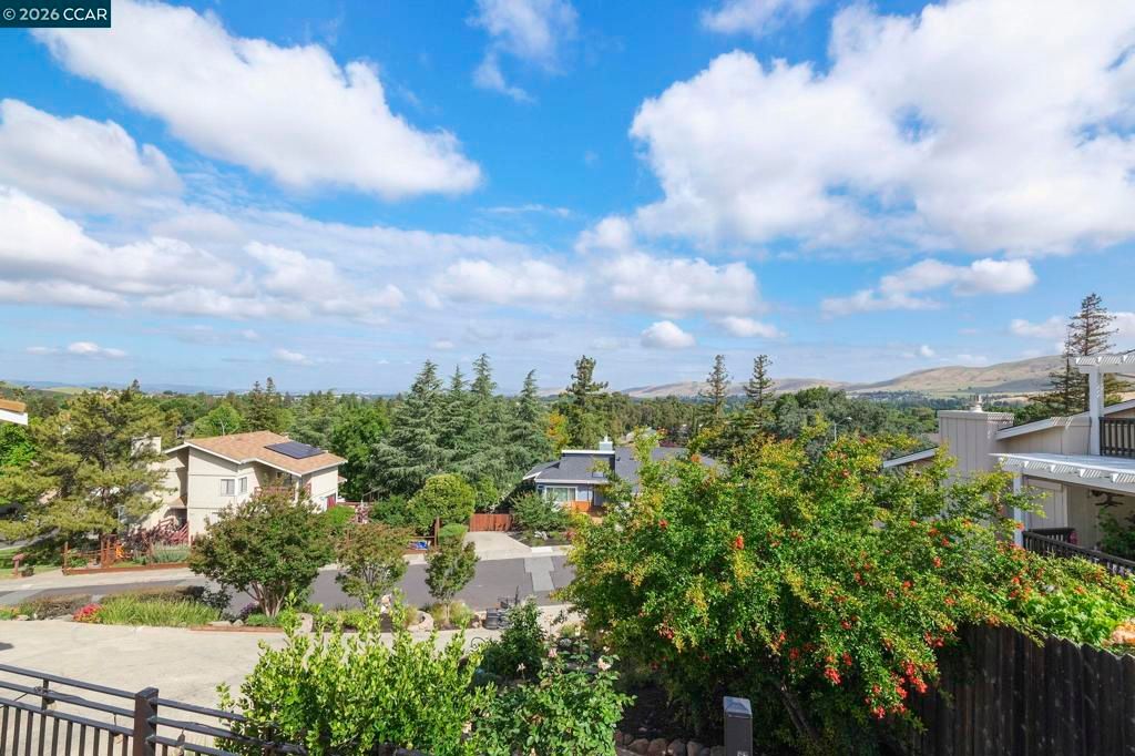 Image 7 of property listing at 5530 Merritt Dr, Concord, CA 94521