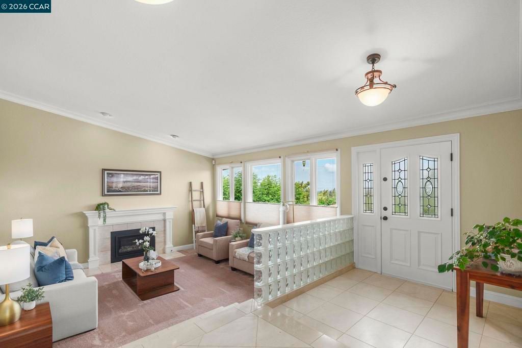 Image 9 of property listing at 5530 Merritt Dr, Concord, CA 94521